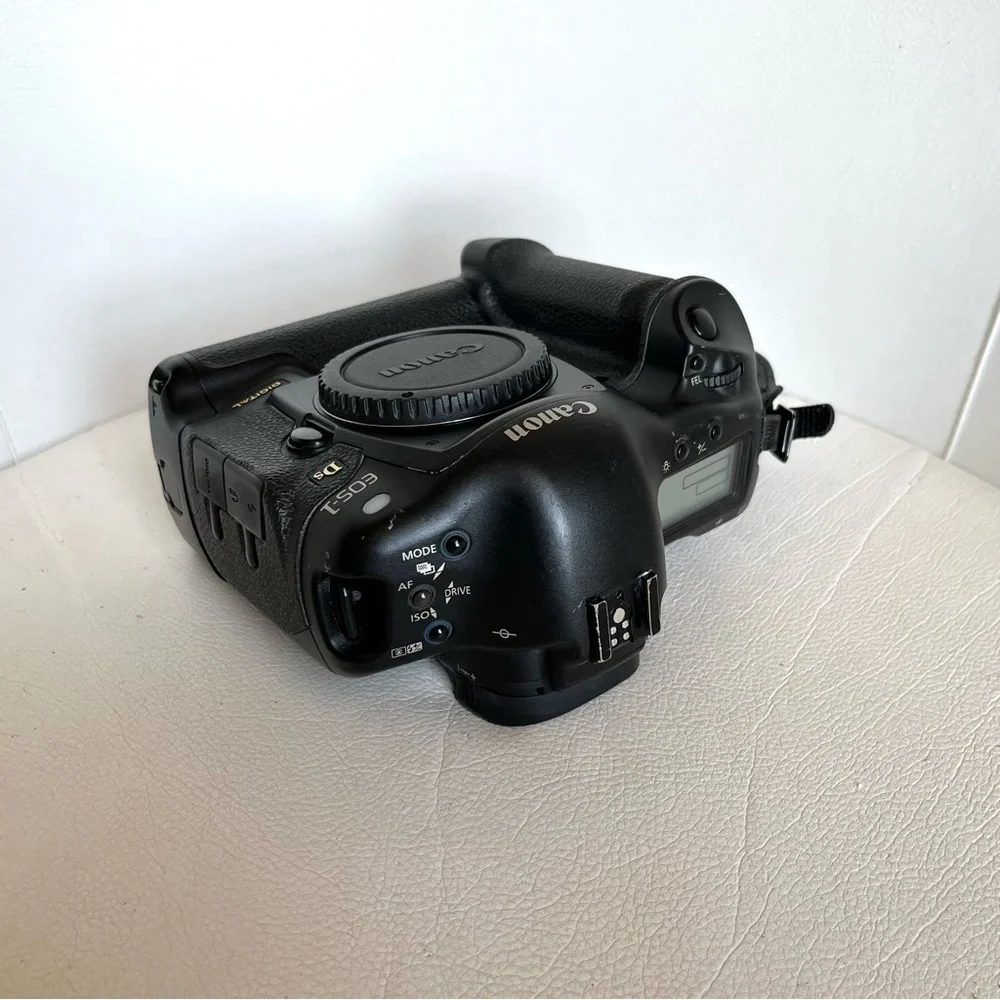 ▇ Vintage Canon EOS 1Ds Camera Body